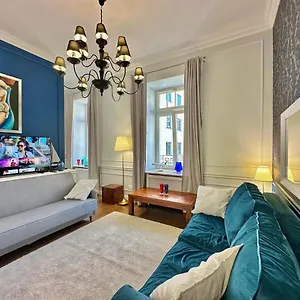 https://decor-2xmetro-wifi-300-mb-s-55tv-netflix-hbo.warsawhotelspoland.com